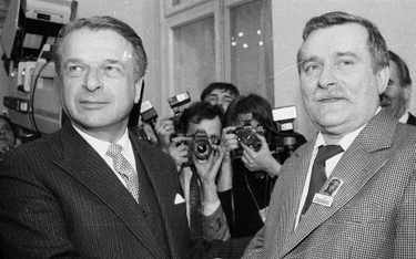 Okrągły stół: Czesław Kiszczak i Lech Wałęsa