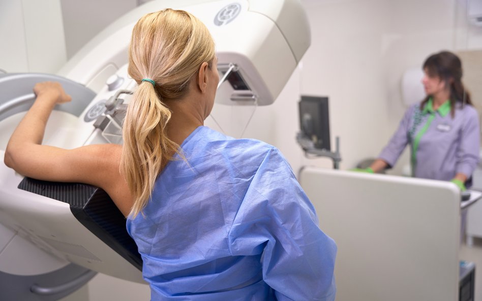 Naukowcy sprawdzili, czy przebyta aborcja lub poronienie wpływają na późniejsze ryzyko raka piersi, 