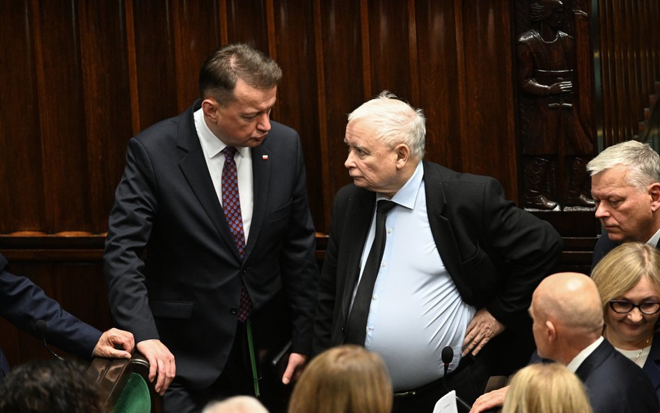 Jarosław Kaczyński i Mariusz Błaszczak w Sejmie