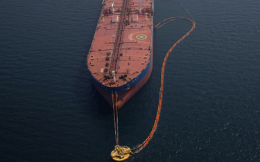 Pomimo sankcji Wenezuela szmugluje ropę do Chin i Indii