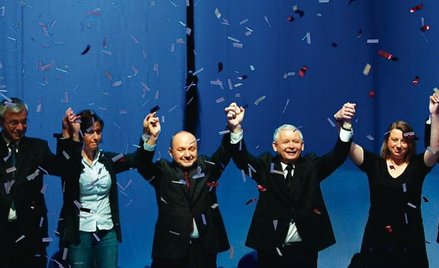 Przedstawiciele 20 partii i organizacji podpisali z PiS porozumienie o współpracy. Na zdjęciu od lew