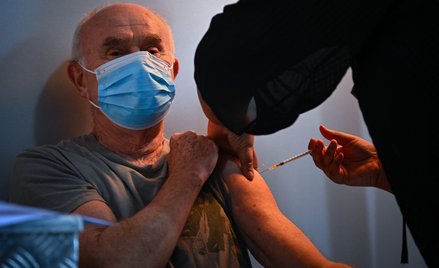 KE pod presją. Może inaczej zatwierdzać szczepionki