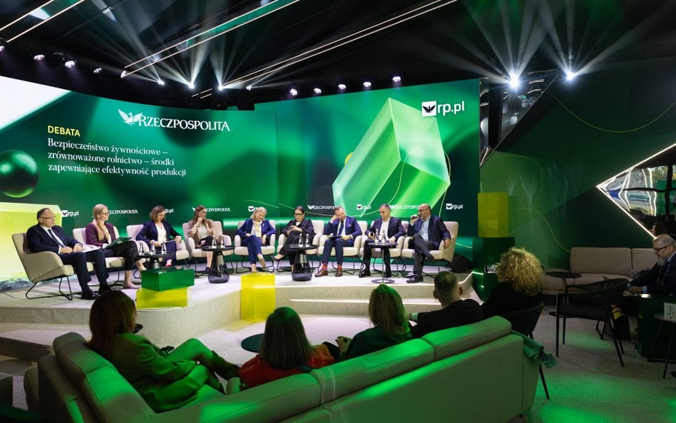 Uczestnicy debaty „Bezpieczeństwo żywnościowe – zrównoważone rolnictwo – środki zapewniające efektyw