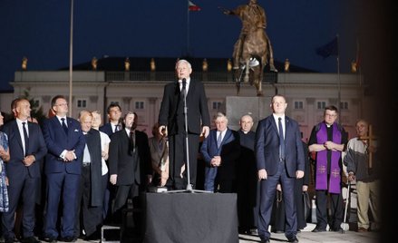 Jarosław Kaczyński zadeklarował, że w kwietniu przyszłego roku odbędzie się ostatnia miesięcznica sm
