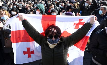 Zwolennicy opozycji manifestują w Tbilisi po aresztowaniu Melii