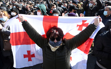 Zwolennicy opozycji manifestują w Tbilisi po aresztowaniu Melii