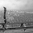W 1974 roku Philippe Petit przeszedł po stalowej linie między wieżami World Trade Center, które były