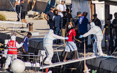 Nieletni imigranci z "Open Arms" zeszli na Lampedusę