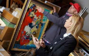 Czy galeria sztuki może zastosować procedurę VAT marża sprzedając dzieła nabyte od twórców i ich spadkobierców?