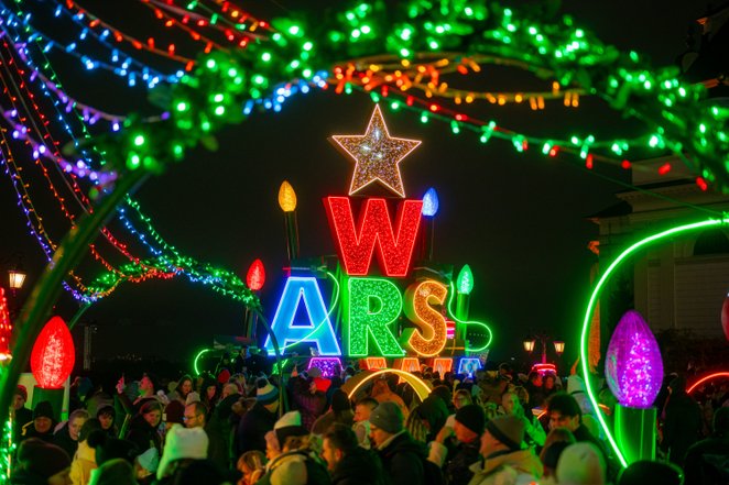 Charakterystyczne dekoracje, które przenosiły mieszkańców w lata 50. i 60., nie wrócą już na warszaw