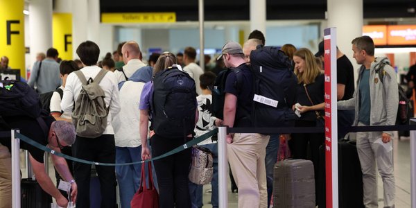 Burze nad Londynem: ponad 900 lotów opóźnionych na Heathrow i Gatwick