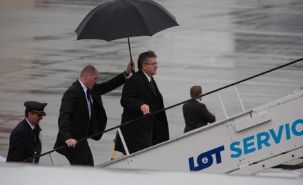 Kompromitacja: Komorowski leci do USA lotem czarterowym