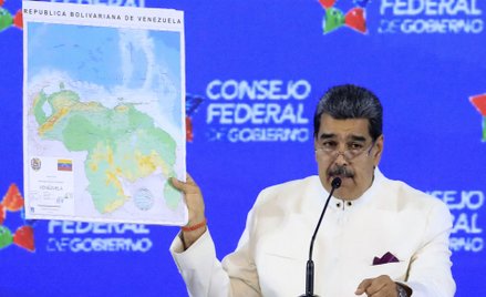 Nicolas Maduro pokazuje nową mapę Wenezueli