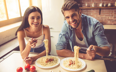 Ogromny talerz spaghetti (200 g, suchego makaronu) to tylko ok. 250 kalorii, a uczucie sytości na dł