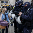 Policjanci w czasie protestów po decyzji Trybunału Konstytucyjnego ws. aborcji