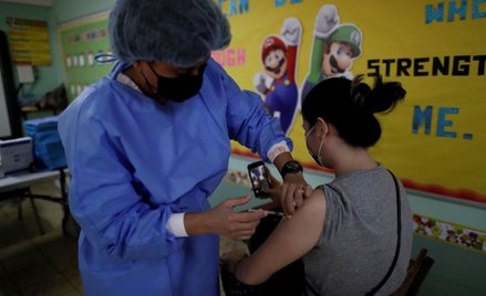 Koronawirus. Kiedy najlepiej podać drugą dawkę szczepionki Pfizer/BioNTech? Wyniki badań