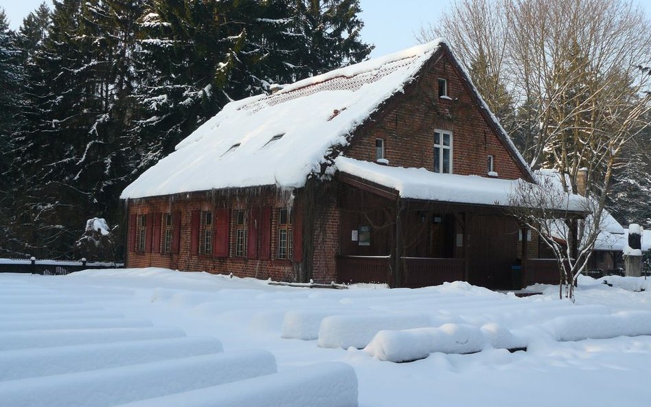 Leśniczówka Pranie zimą 2010 Archiwum.