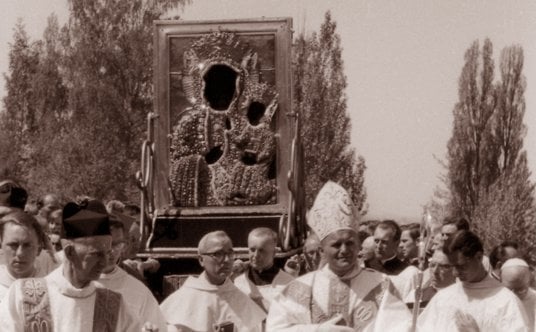 Na pierwszym planie m.in. abp Karol Wojtyła