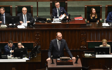 Poseł Prawa i Sprawiedliwości Krzysztof Szczucki przedstawił stanowisko partii za odrzuceniem uchwał