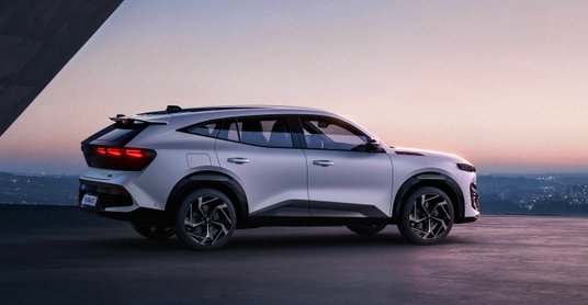 Renault Filante jako crossover pomiędzy limuzyną a SUV-em.