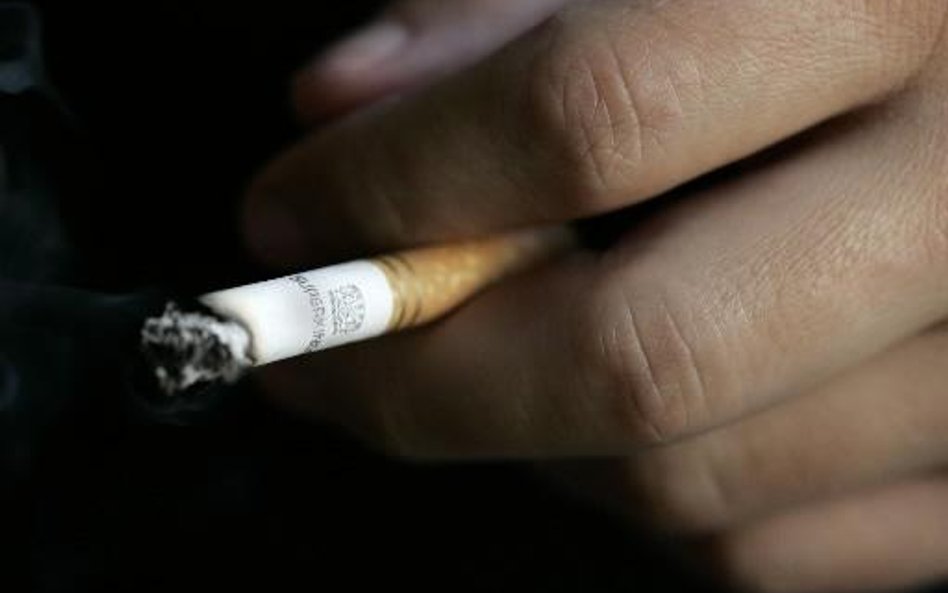 Akcyza na papierosy rośnie, ale budżet traci