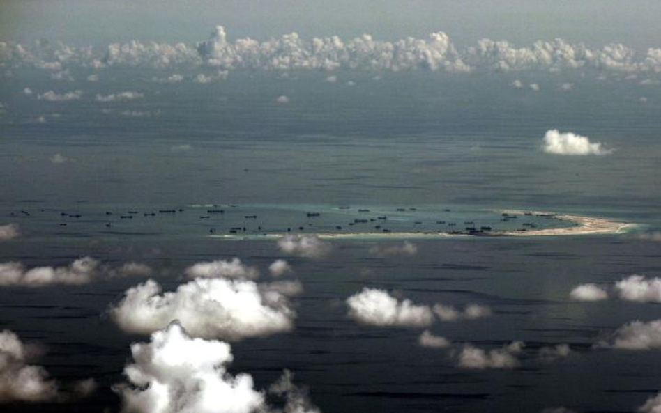 Szereg wysepek w archipelagu Spratly dzieli od Chin tysiąc kilometrów. Do Filipin jest stąd 190 km