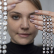 Diamentowe bransoletki Marii Antoniny sprzedane na aukcji. Drożej niż szacowano