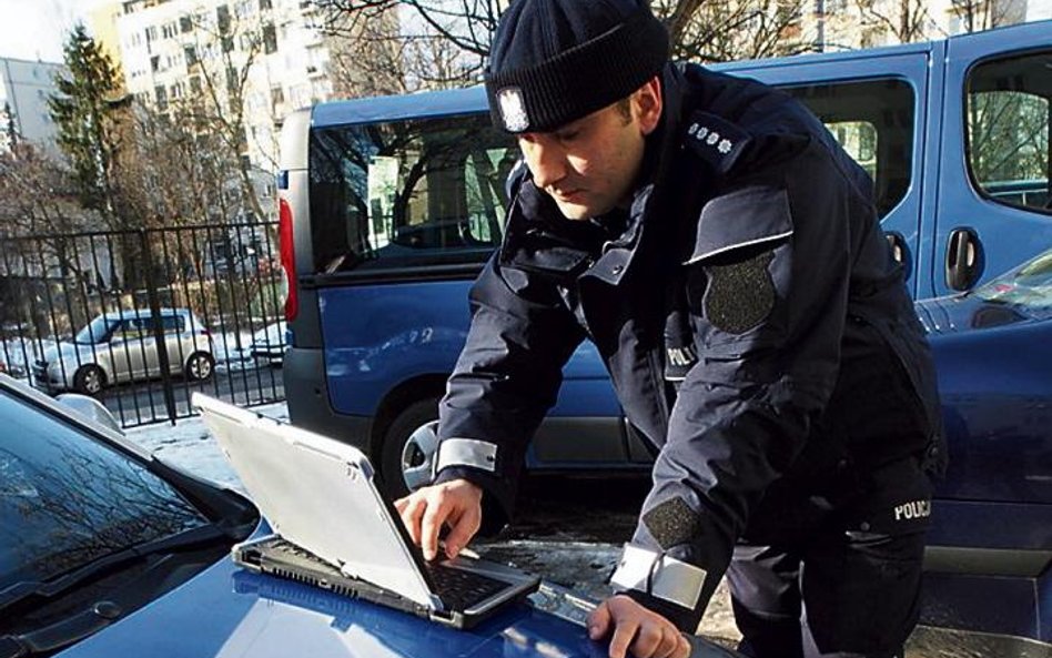 Policjanci mają już laptopy. Ale do pracy w e-posterunkach potrzebują też m.in. drukarek