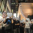 Biała, pusta kartka papieru stała się symbolem protestów antylockdownowych w Chinach. Ich uczestnicy