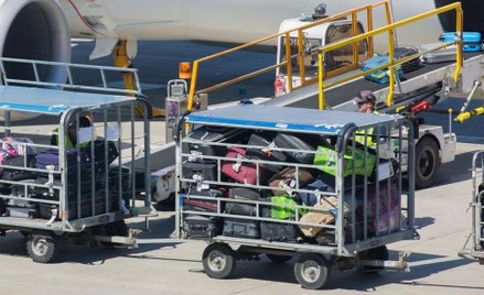 Pozamieniał prawie 300 walizek i wysłał je w świat. Był zły