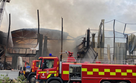 Spłonęło 300 ton darów – to ilość równa 15 transportom humanitarnym. Pomoc miała trafić do najbardzi