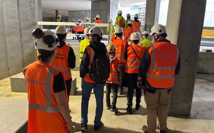 Zwiedzający podczas spaceru zadawali wiele puyań