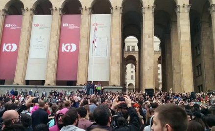 W proteście, trwającym od 12 do 14 maja, jego uczestnicy m.in. tańczyli przed rządowymi budynkami w 