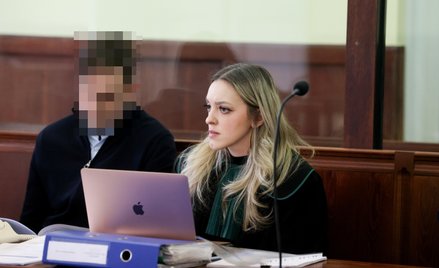 Oskarżony Sebastian M. (L) oraz jego pełnomocniczka mec. Katarzyna Hebda (P) podczas rozprawy w Sądz