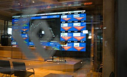 GPW umiarkowanie zyskuje