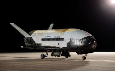 Bezzałogowy wahadłowiec X-37B wylądował na pasie Centrum Lotów Kosmicznych na Cape Canaveral na Flor