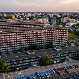 Szpital na Banacha dysponuje bazą 980 łóżek, a w samym 2024 roku przyjął 66 866 chorych