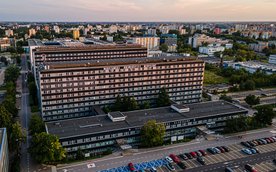 Szpital na Banacha dysponuje bazą 980 łóżek, a w samym 2024 roku przyjął 66 866 chorych