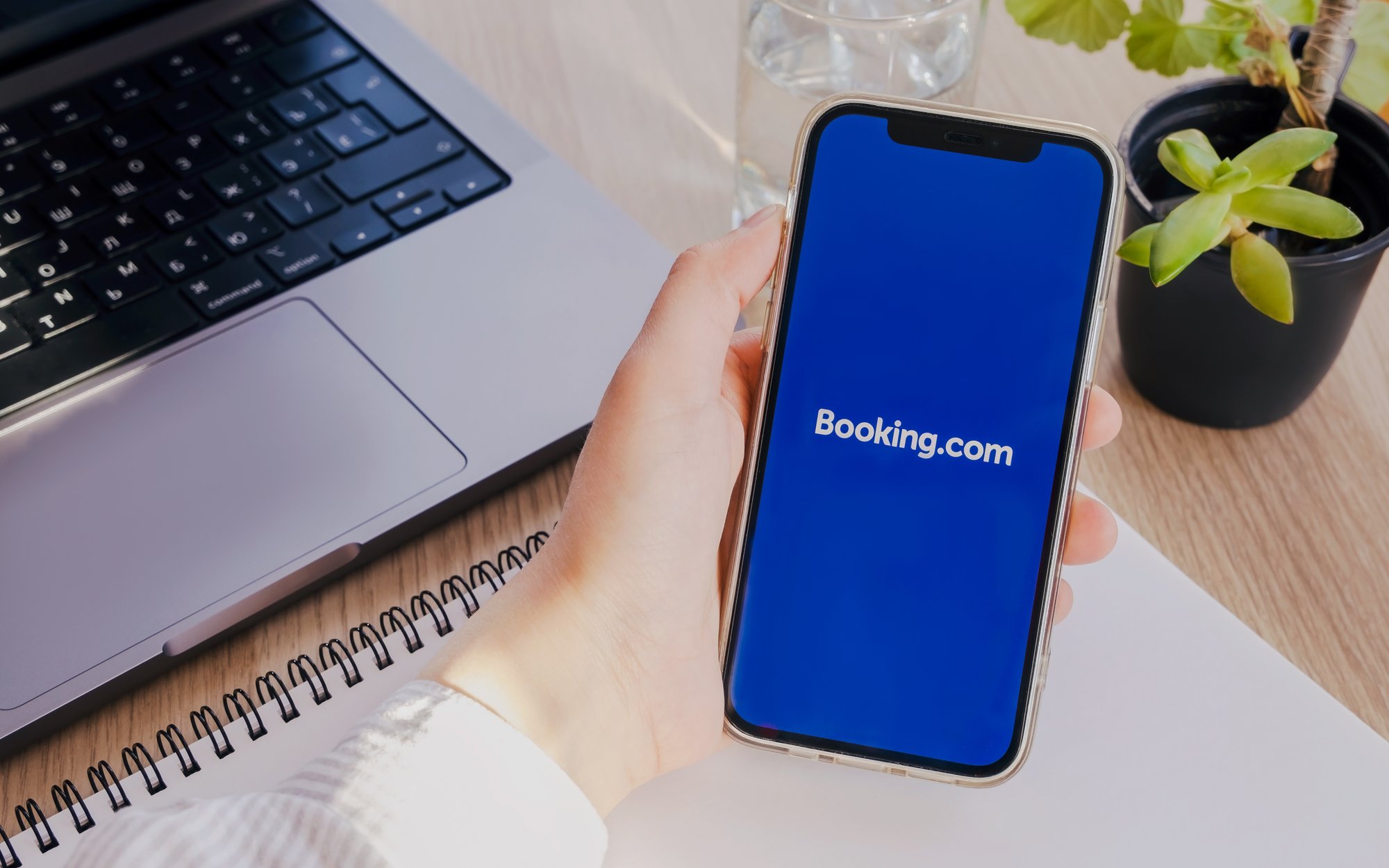 Klienci Booking.com w niebezpieczeństwie. Hakerzy uzyskali dostęp do ich danych