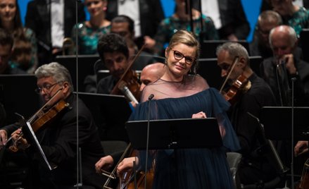 Agnieszka Rehlis jako Cześnikowa nw „Strasznym dworze” pod dyrekcją Fabio Biondiego