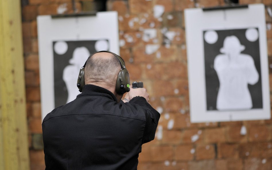 W rękach Polaków jest obecnie 658 tys. egzemplarzy broni