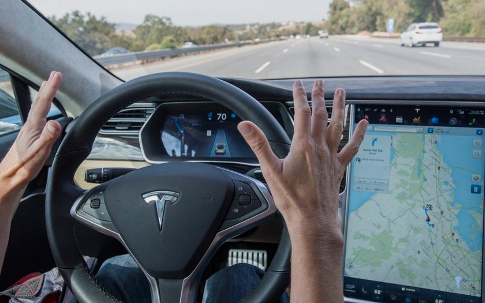 Tesla: ograniczenia i podwyżka ceny Autopilota