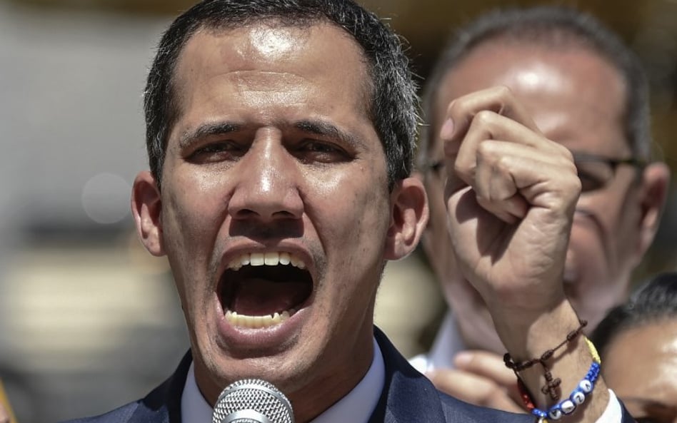 Guaido: Maduro próbuje wywieźć do Urugwaju 1,2 mld dolarów