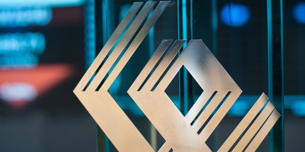 Lekkie cofnięcie indeksów w Warszawie