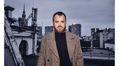 Gość „Plusa Minusa” poleca. Wojciech Chmielarz: Autor kryminałów żyje intensywnie