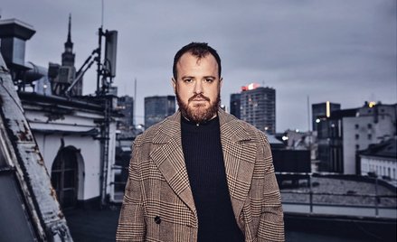 Gość „Plusa Minusa” poleca. Wojciech Chmielarz: Autor kryminałów żyje intensywnie