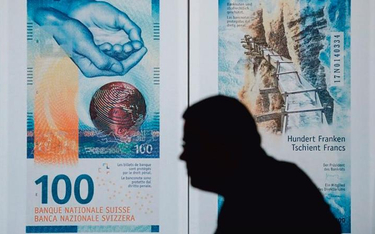 Za franka szwajcarskiego płaci się teraz 4,1 zł. Niektórzy klienci zaciągali kredyty przy kursie tyl