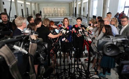 Konferencja prasowa Beaty Mazurek i Beaty Szydło