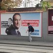 Plakat wyborczy populistycznej FPÖ z jej liderem Heinzem-Christianem Strache, oraz liderem konserwat