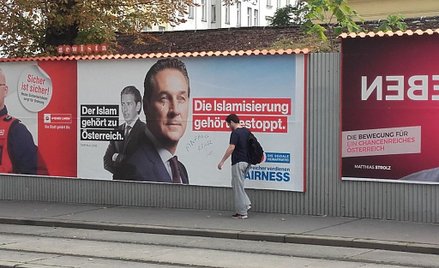 Plakat wyborczy populistycznej FPÖ z jej liderem Heinzem-Christianem Strache, oraz liderem konserwat